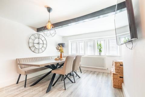 45 Huddersfield Road, Diggle, Oldham, OL3 5NT