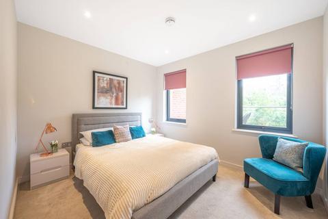 2 bedroom flat to rent, Finchley Road, Hampstead, London, NW3