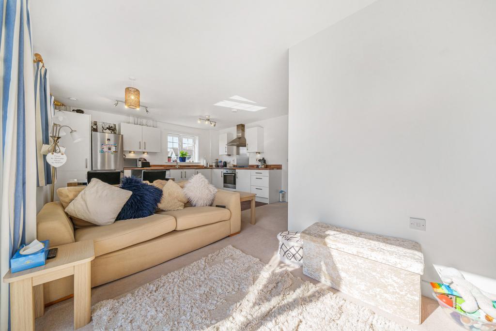 Alderbank Drive, Godalming, GU7 2 bed flat for sale £315,000
