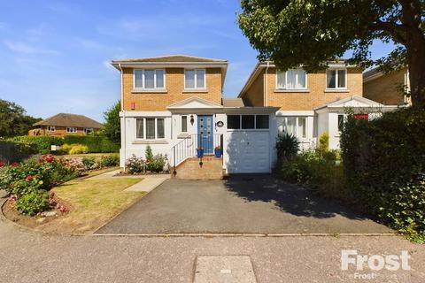 3 bedroom link detached house for sale - Simmons Place, Staines-upon-Thames, Surrey, TW18