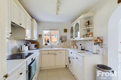 3 bedroom link detached house for sale, Simmons Place, Staines-upon-Thames, Surrey, TW18
