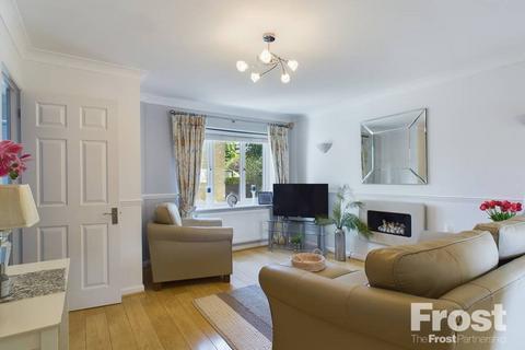 3 bedroom link detached house for sale, Simmons Place, Staines-upon-Thames, Surrey, TW18