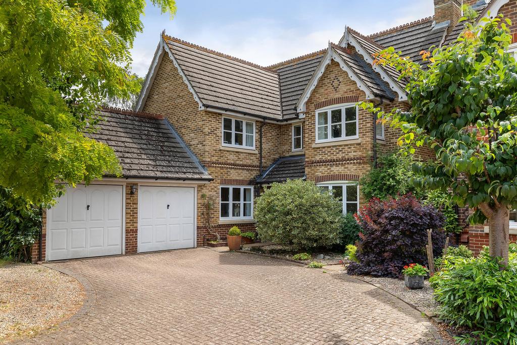 Bainbridge Close, Ham, Richmond, TW10. 4 bed detached house for sale
