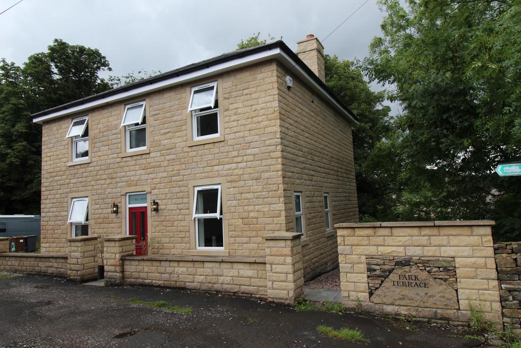 Park Terrace, Glossop SK13 5 bed detached house to rent £1,650 pcm (£