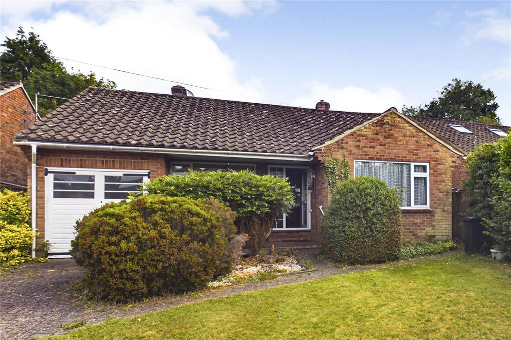 Rowan Road, Tadley, Hampshire, RG26 2 bed bungalow for sale £375,000