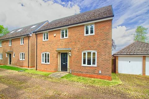 4 bedroom detached house to rent, HANSLOPE - 4 bed det home with double garage in sought-after village