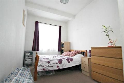 2 bedroom flat to rent, Chapter Road, Willesden Green