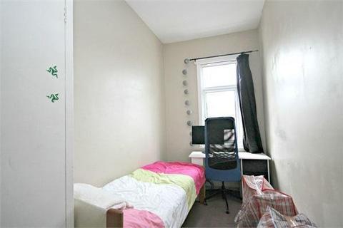 2 bedroom flat to rent, Chapter Road, Willesden Green