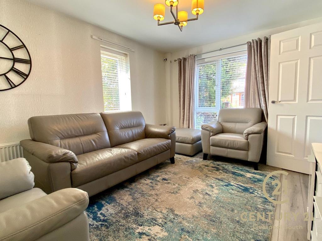 Arncliffe Road, Liverpool, L25 3 bed detached house £950 pcm (£219 pw)