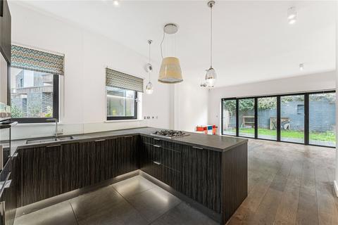 3 bedroom mews to rent, Chelmer Road, London, E9