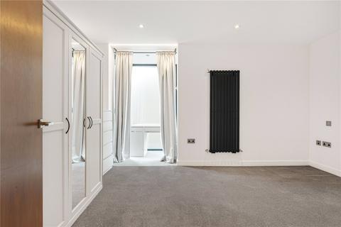 3 bedroom mews to rent, Chelmer Road, London, E9