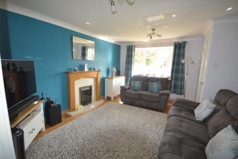 3 bedroom detached house for sale, Lawford Close, Aqueduct