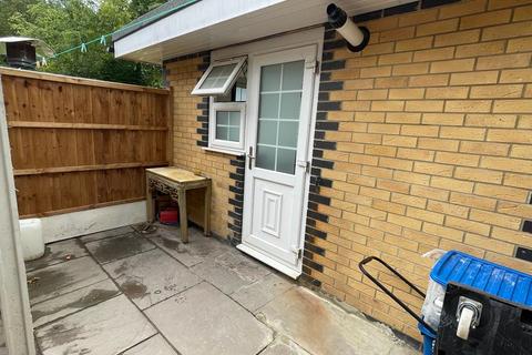 2 bedroom flat to rent, Chigwell, IG7