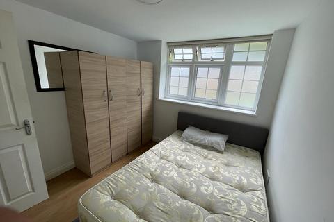 2 bedroom flat to rent, Chigwell, IG7