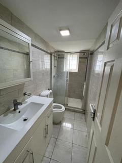 2 bedroom flat to rent, Chigwell, IG7