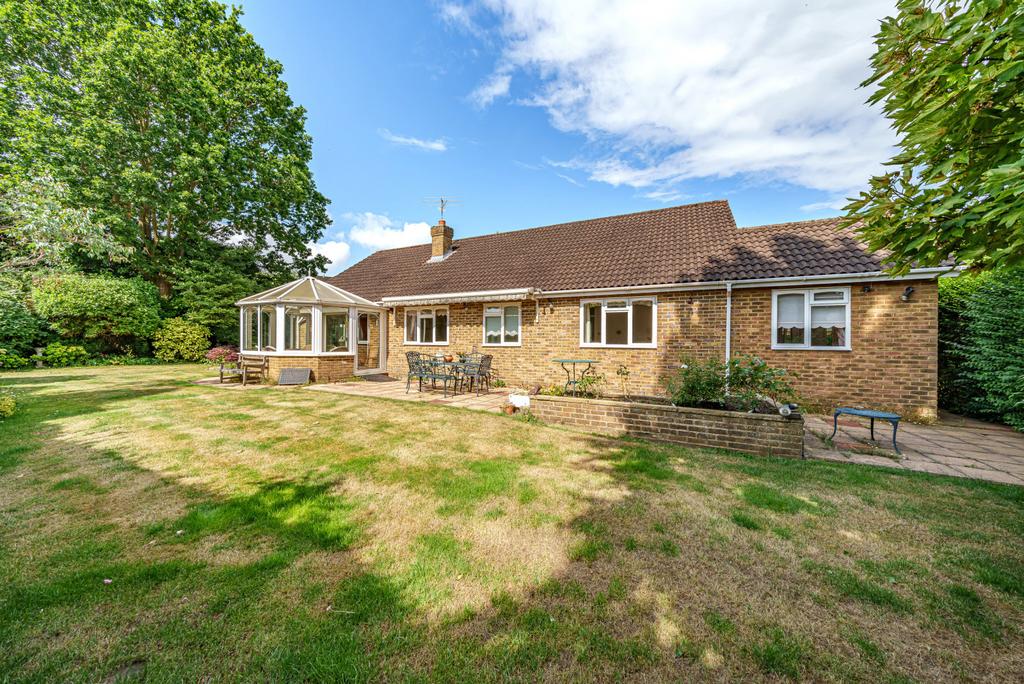 Wych Hill, Woking, Surrey, GU22 3 bed bungalow for sale £850,000