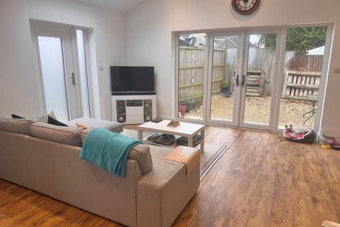 2 bedroom semi-detached bungalow to rent, High Street, Chalgrove