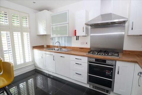 4 bedroom detached house to rent, Keats Way