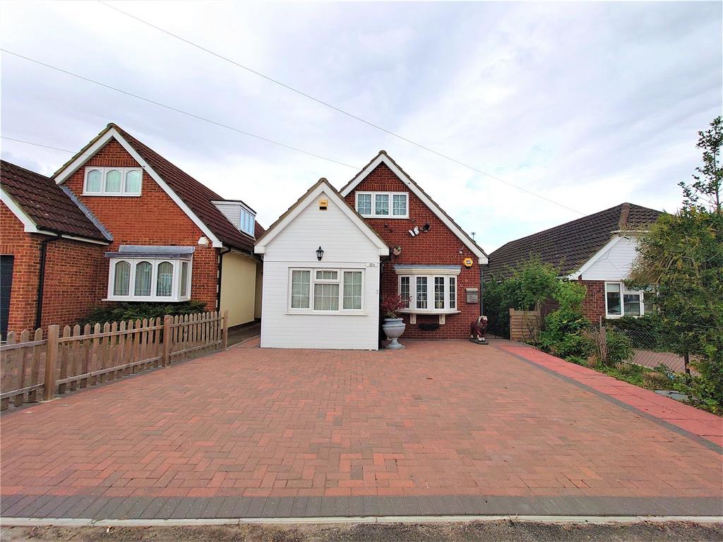Copperfield Avenue, Hillingdon, Greater London, UB8 4 bed bungalow for