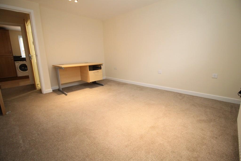 Lounge (Desk to be removed)