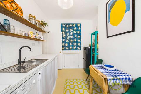 1 bedroom flat for sale, Hayles Building, Elephant and Castle, London