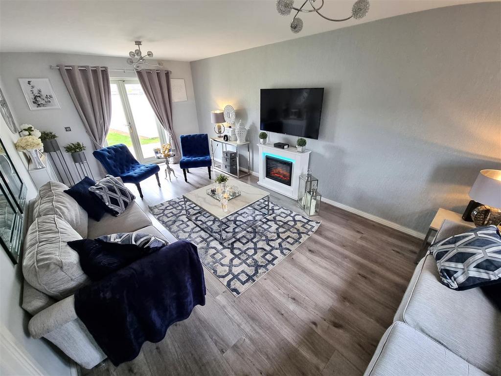 Heathland Way, Llandarcy, Neath 4 bed detached house £350,000