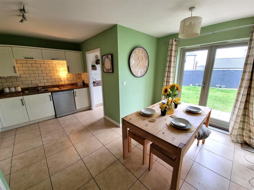 Heathland Way, Llandarcy, Neath 4 bed detached house £350,000