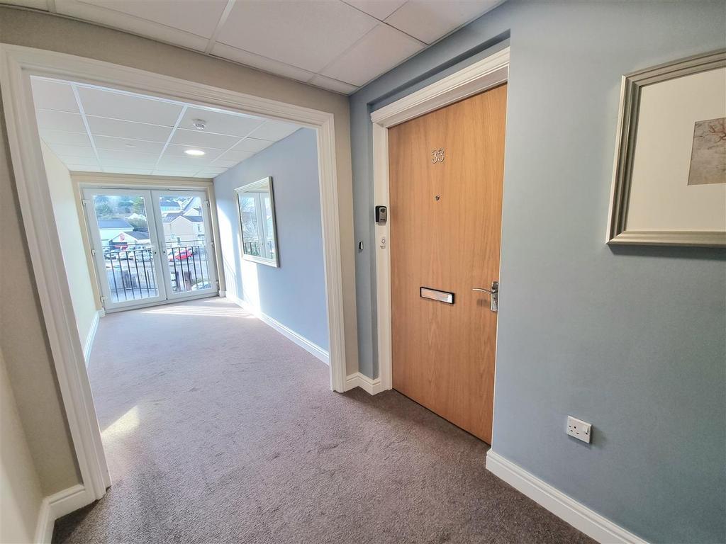 Sway Road, Morriston, Swansea 2 bed apartment £150,000