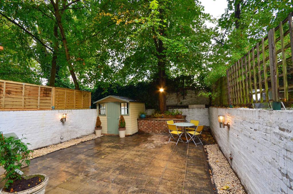 Longridge Road, Earls Court, London, SW5 2 bed flat for sale £799,000