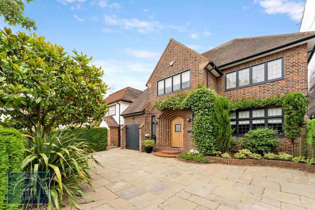 The Warren Drive, Wanstead 4 bed detached house for sale £2,300,000