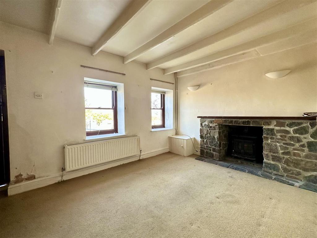 Village Lane, Mumbles, Swansea 2 bed terraced house £180,000