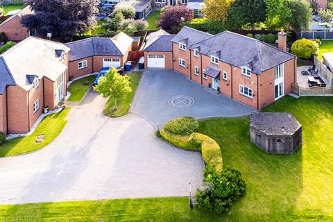 33 Two Trees Close, Hopwas, Tamworth, B78 3BG