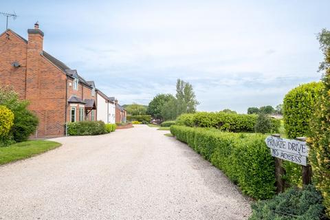33 Two Trees Close, Hopwas, Tamworth, B78 3BG
