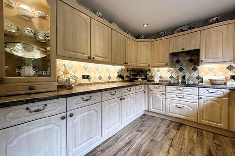 4 bedroom detached house for sale - Strawberry Close, Oldbury