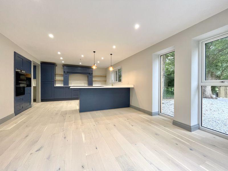 Kitchen / Dining...