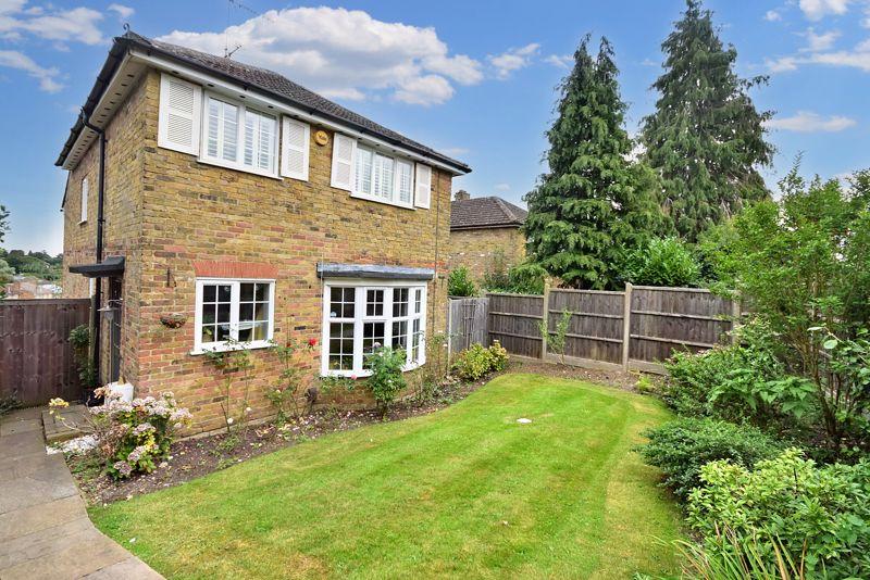 Folly Hill, Farnham 4 bed detached house for sale £625,000
