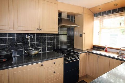 3 bedroom terraced house for sale, Axe Close, Luton