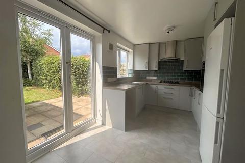 3 bedroom semi-detached house to rent, Alder Drive, Huntingdon