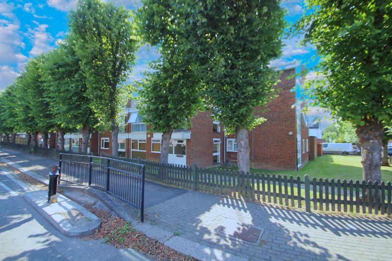 Middleton Avenue, Greenford 2 bed flat for sale £235,000