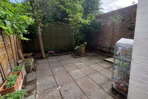 6, Stanley Cottages Barton Street, Gloucester, GL1 4EZ