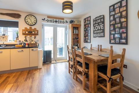 6 Damson Drive, Didcot, OX11 6AX