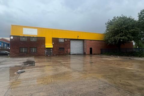 Industrial unit to rent, Westlink Business Park, Salford M50