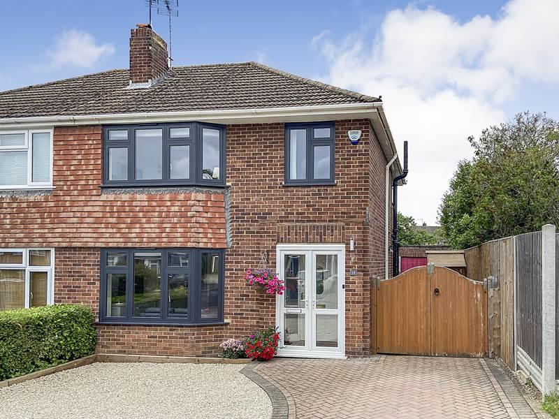 BOURNE END 3 bed semidetached house for sale £599,950