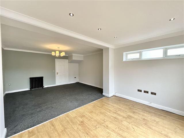 Sitting /dining/living space