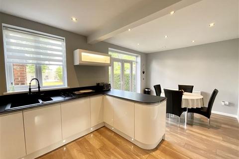 31 Clifton Crescent, Sheffield, S9 4BD