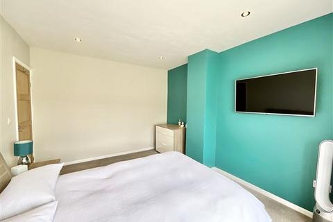 31 Clifton Crescent, Sheffield, S9 4BD