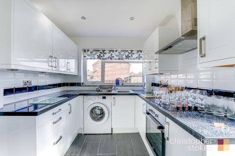 83 Davison Drive, Cheshunt, Waltham Cross, EN8 0SX