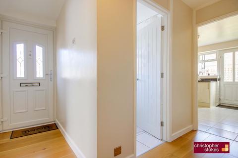40 Stains Close, Cheshunt, Waltham Cross, EN8 9JL