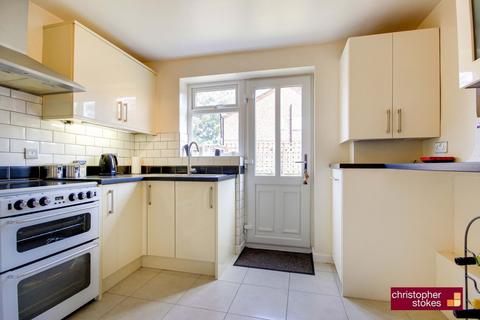 40 Stains Close, Cheshunt, Waltham Cross, EN8 9JL