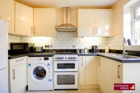 40 Stains Close, Cheshunt, Waltham Cross, EN8 9JL